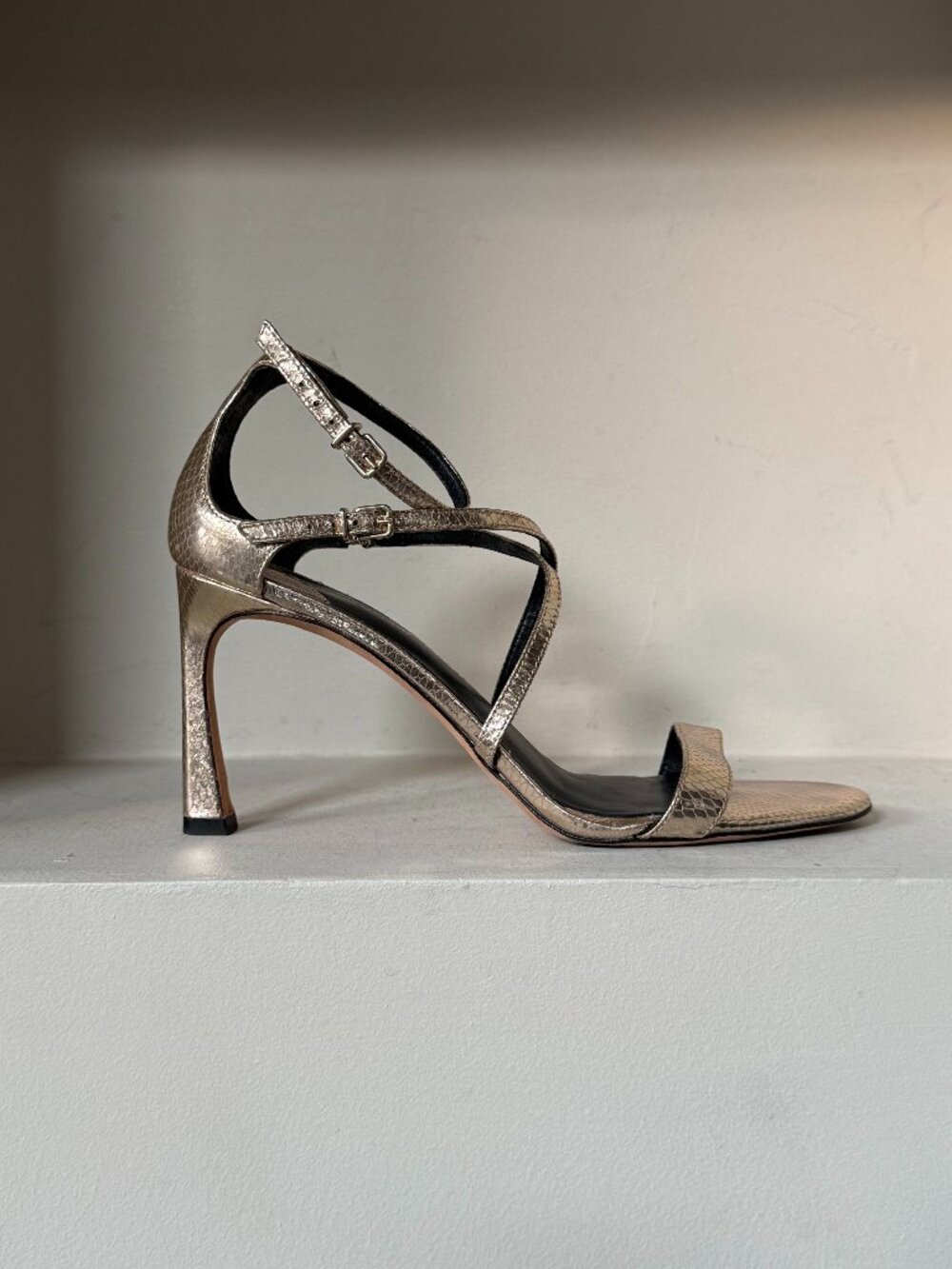 Gorgeous Antonio Melani metallic champagne-gold strappy heels in women’s size 10